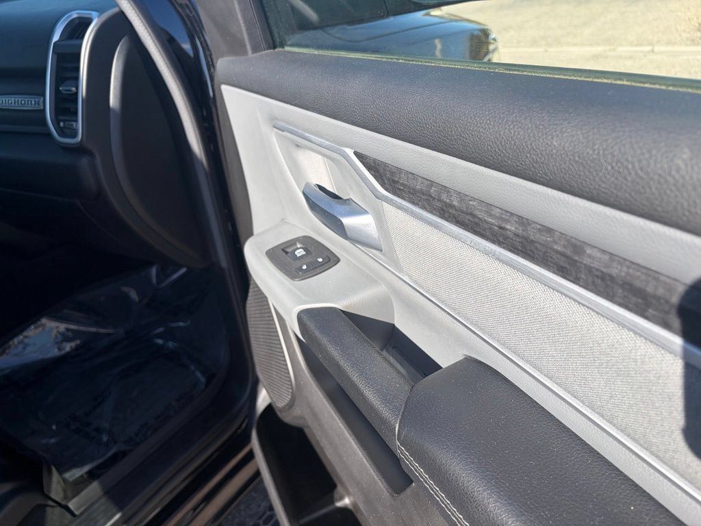 Used 2022 RAM 1500 Big Horn AWD/4WD image 37