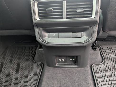 Used 2024 Volkswagen Atlas Cross Sport SEL R-Line image 16