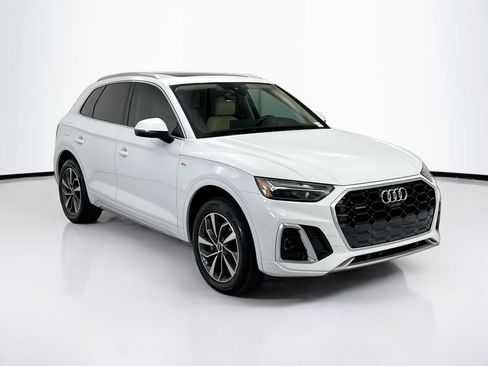 Used 2022 Audi Q5 2.0T Premium Plus w/ Premium Plus Package AWD/4WD image 3