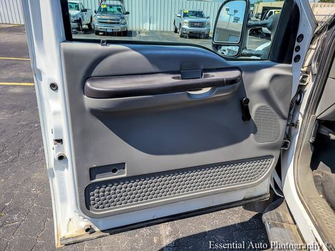 Used 2006 Ford F450 2WD Regular Cab Super Duty image 17