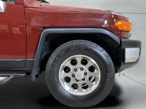Used 2011 Toyota FJ Cruiser 2WD w/ Upgrade Pkg image 34