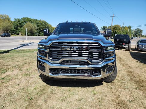 New 2026 RAM 5500 4x4 Crew Cab image 18