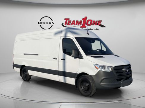 Used 2025 Mercedes-Benz Sprinter 2500 image 1