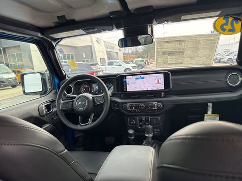 New 2025 Jeep Gladiator Sport w/ Premium Package image 29