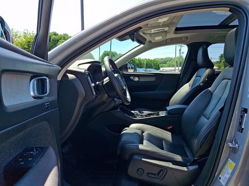 Used 2024 Volvo XC40 B5 Plus w/ Protection Package Premier AWD/4WD image 14