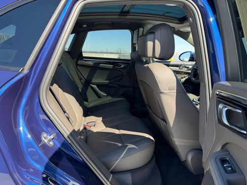 Certified 2025 Porsche Macan image 19