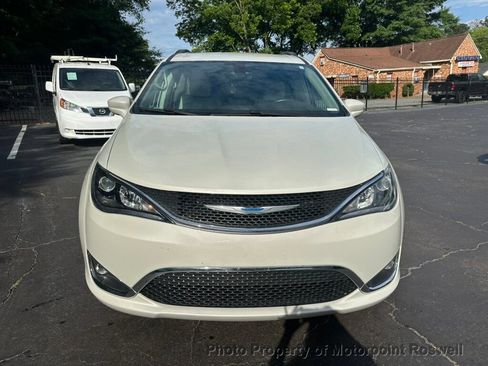Used 2017 Chrysler Pacifica Touring-L FWD image 3