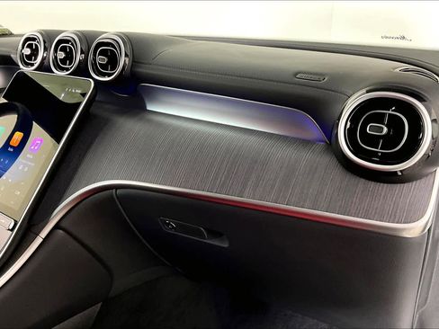 Used 2025 Mercedes-Benz GLC 300 image 17