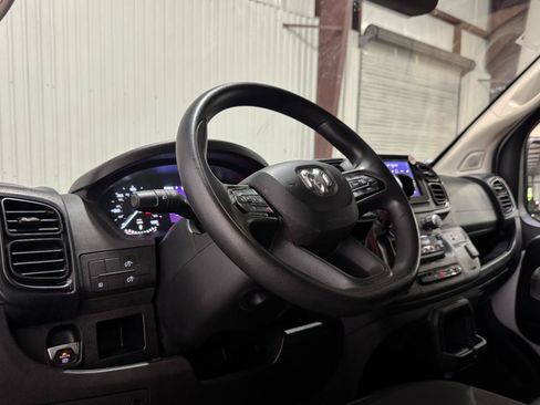 Used 2025 RAM ProMaster 2500 w/ Convenience Group FWD image 3