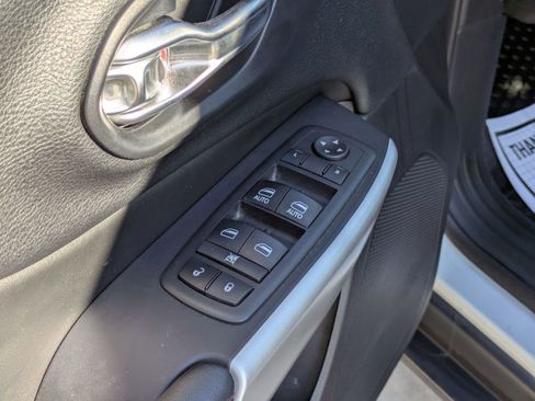 Used 2017 Jeep Cherokee Trailhawk w/ Comfort/Convenience Group image 12