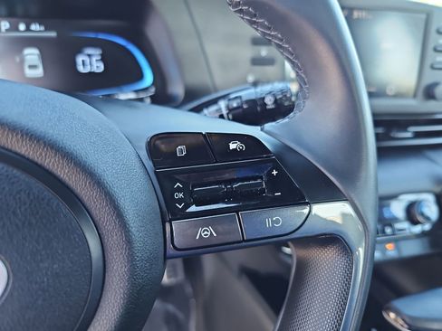 Certified 2025 Hyundai Elantra Sport image 17