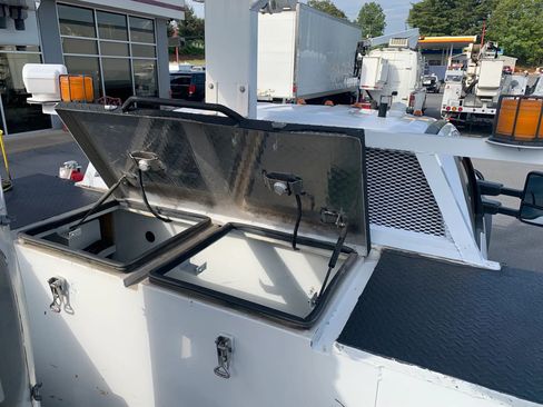Used 2017 Ford F550 4x4 Regular Cab Super Duty image 42