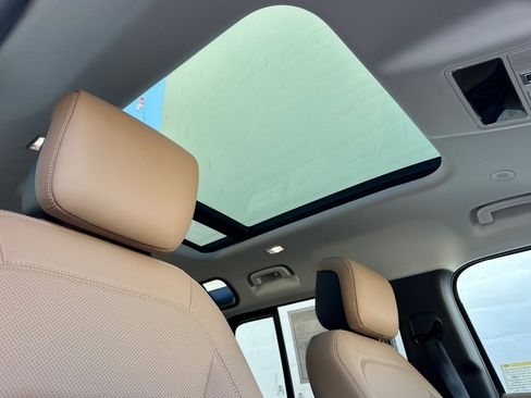 New 2026 Land Rover Defender 110 X-Dynamic SE image 16