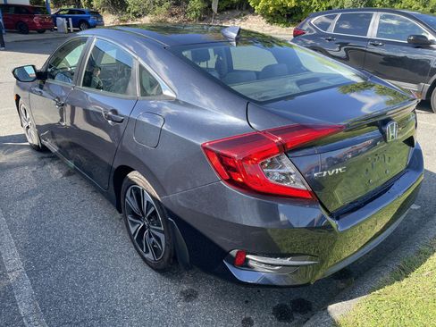 Used 2017 Honda Civic EX-T image 4