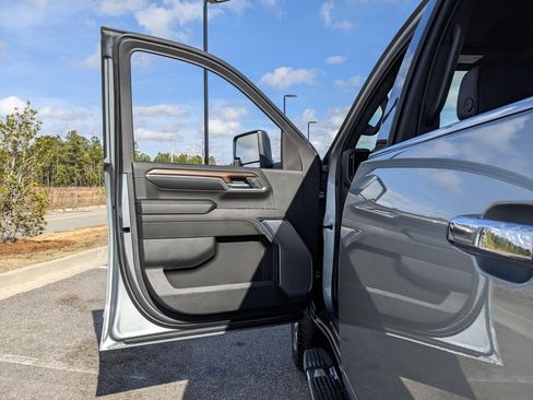 Used 2024 Chevrolet Silverado 2500 High Country w/ High Country Premium Package image 62