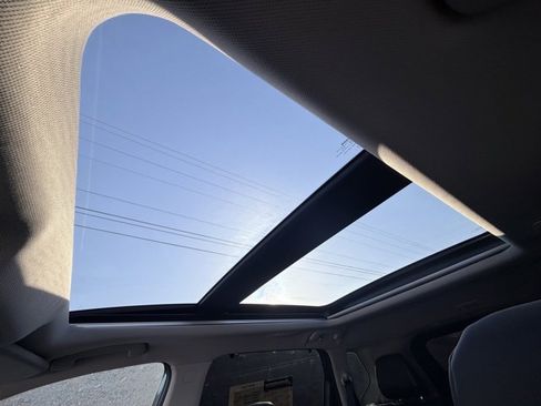 Used 2021 Nissan Rogue SV w/ Premium Package image 19