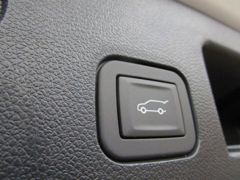 New 2026 Chevrolet Equinox LT w/ Convenience Package II FWD image 11