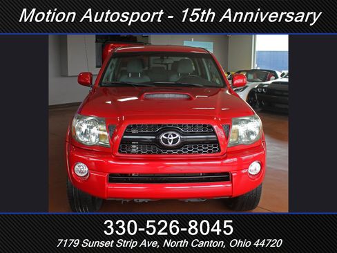 Used 2011 Toyota Tacoma 4x4 Double Cab w/ TRD Sport Pkg image 4