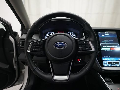 Used 2025 Subaru Outback Premium AWD/4WD image 4