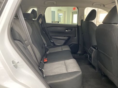 Used 2024 Nissan Rogue SV AWD/4WD image 17