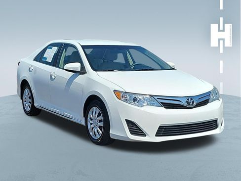 Used 2014 Toyota Camry LE FWD image 1
