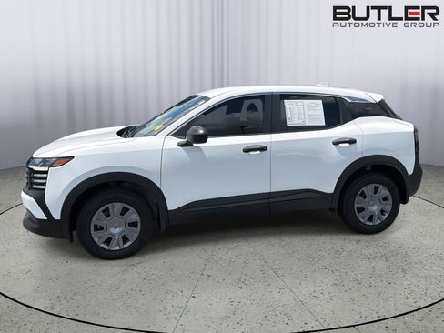 Used 2025 Nissan Kicks S FWD image 3