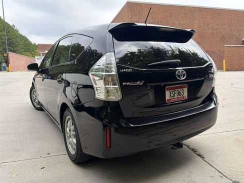 Used 2014 Toyota Prius V Three FWD image 4