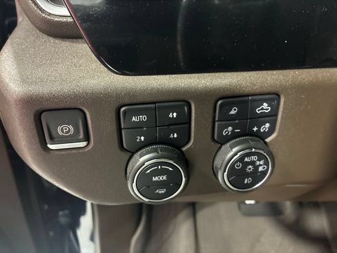 Used 2022 Chevrolet Silverado 1500 LTZ w/ Z71 Off-Road Package AWD/4WD image 20