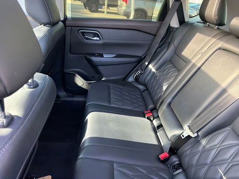 Used 2023 Nissan Rogue Platinum image 32