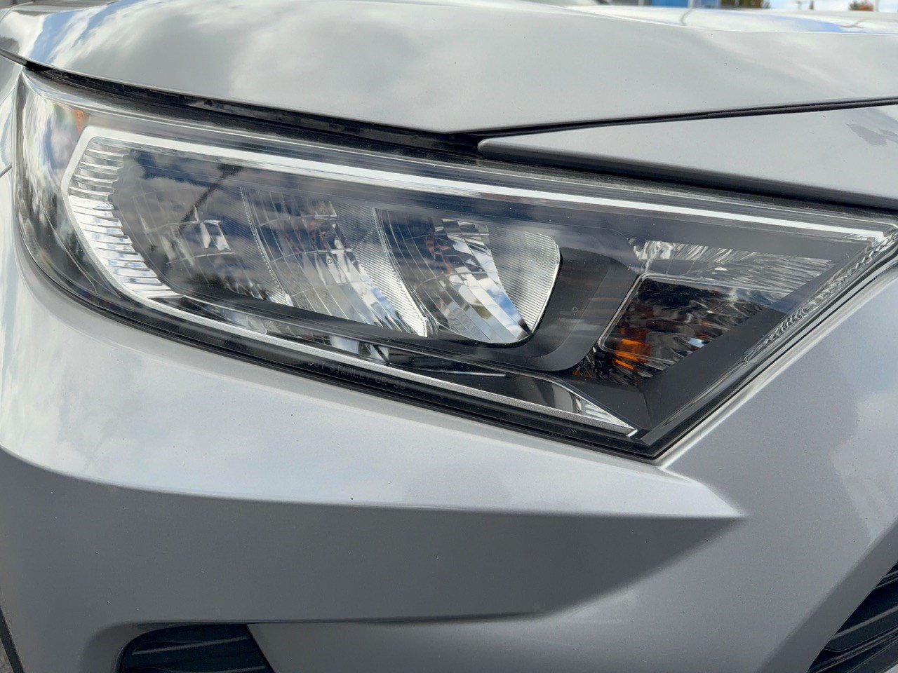 Used 2021 Toyota RAV4 XLE AWD/4WD image 12