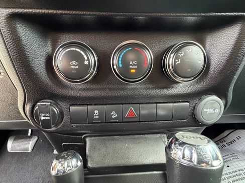 Used 2017 Jeep Wrangler Sport w/ Quick Order Package 24S AWD/4WD image 19