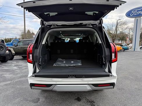 New 2025 Ford Expedition Max Platinum w/ Driver's Package image 36