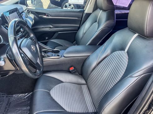 Used 2022 Toyota Camry SE image 16
