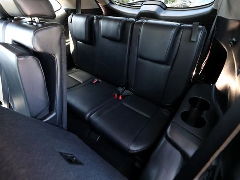 Used 2019 Toyota Highlander XLE image 16