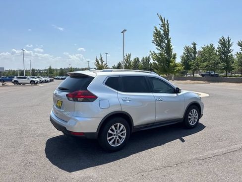 Used 2018 Nissan Rogue SV FWD image 3
