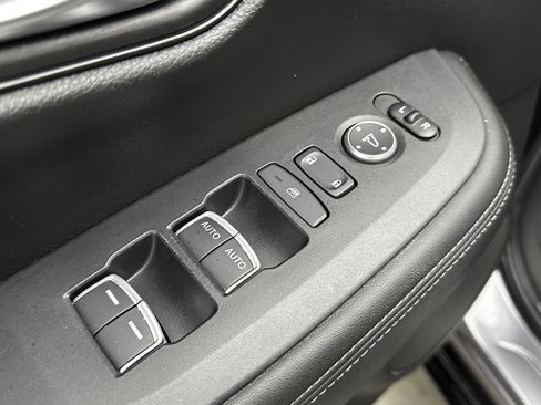 Used 2023 Honda HR-V EX-L image 12