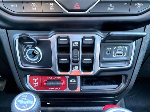 Certified 2022 Jeep Gladiator Mojave w/ LED Lighting Group AWD/4WD image 17