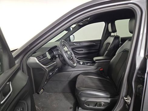Used 2023 Jeep Grand Cherokee L Laredo AWD/4WD image 13