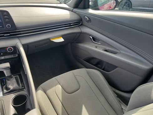 Used 2025 Hyundai Elantra Sport FWD image 18