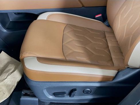 New 2026 Nissan Pathfinder Platinum image 18