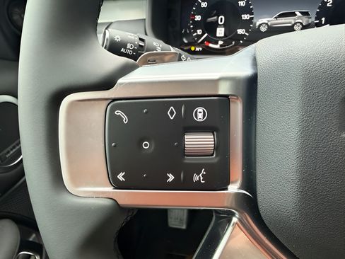 Used 2026 Land Rover Discovery Limited Edition AWD/4WD image 22