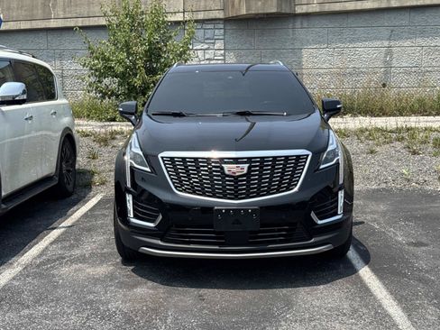 Used 2023 Cadillac XT5 Premium Luxury w/ Technology Package FWD image 2