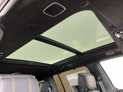 Used 2022 Jeep Grand Wagoneer Series III w/ Rear Seat Video Group 1 image 4