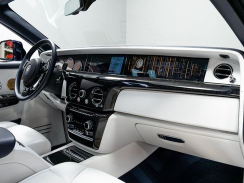 Used 2021 Rolls-Royce Phantom Sedan RWD image 30