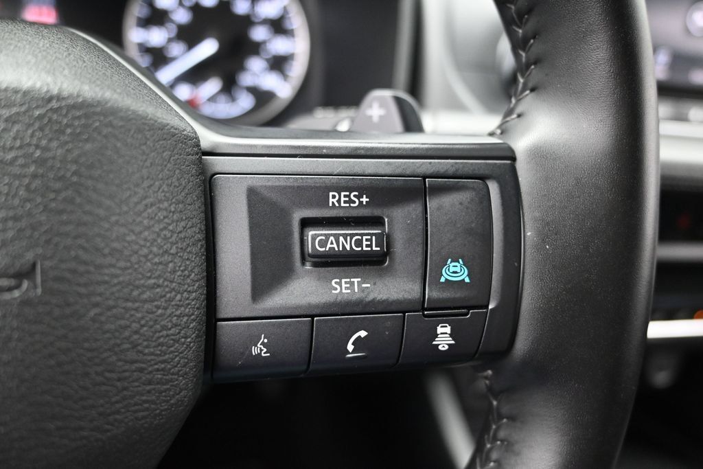 Used 2025 Nissan Rogue SV AWD/4WD image 25