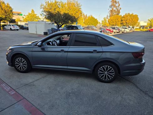 Used 2019 Volkswagen Jetta R-Line FWD image 2