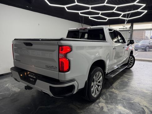 Used 2022 Chevrolet Silverado 1500 High Country w/ Technology Package image 5