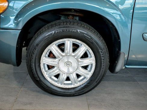 Used 2006 Chrysler Town & Country Touring FWD image 33