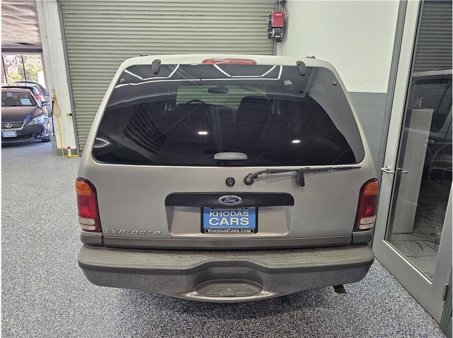 Used 2000 Ford Explorer XLT AWD/4WD image 4