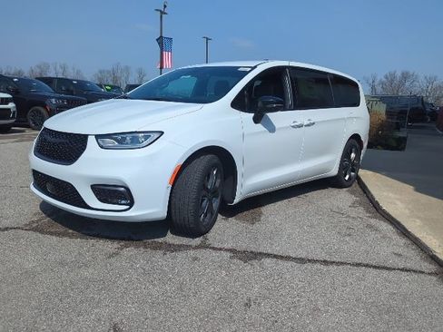 New 2026 Chrysler Pacifica Select image 4